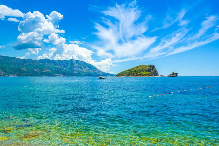 Scenic Beaches and Outdoor Lifestyle