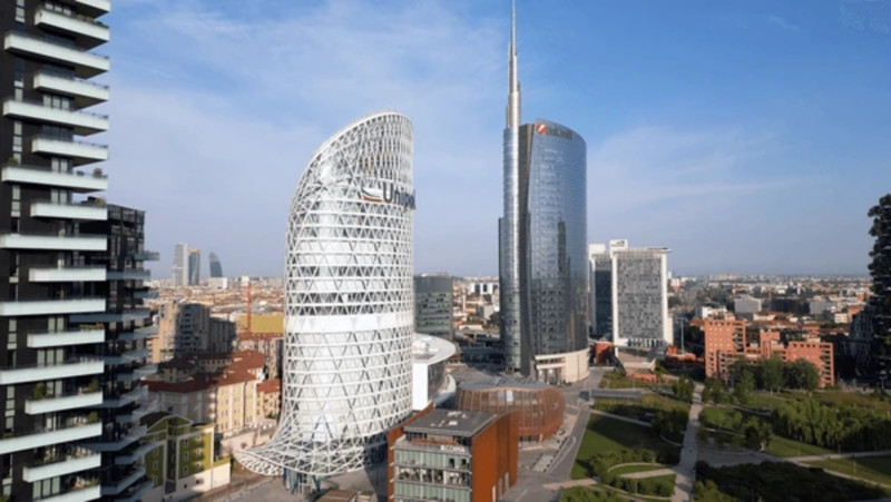 Thriving Financial and Business District