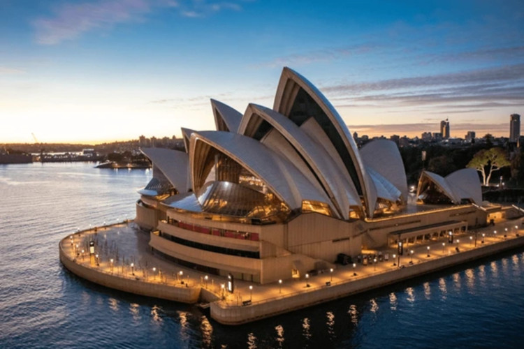 Iconic Landmarks and Waterfront Living