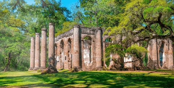 Discover South Carolina’s Unique Blend of History and Modern Living