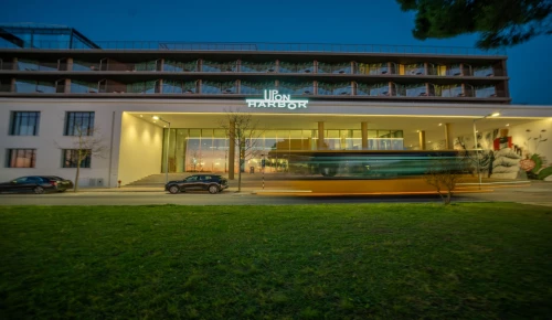 Upon Bay Mundet - Investment in a 4-star riverside apartment hotel photo - 2